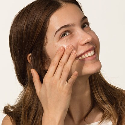 ผลการค้นหารูปภาพสำหรับ bobbi brown Soothing Cleansing Oil 200ml.
