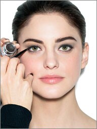 make up tips for glasses wearers